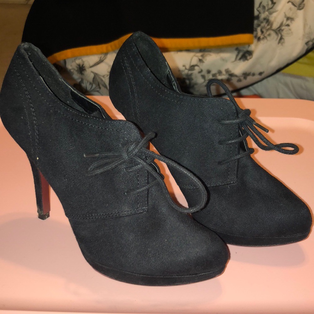 Black ankle booties. Size 7.